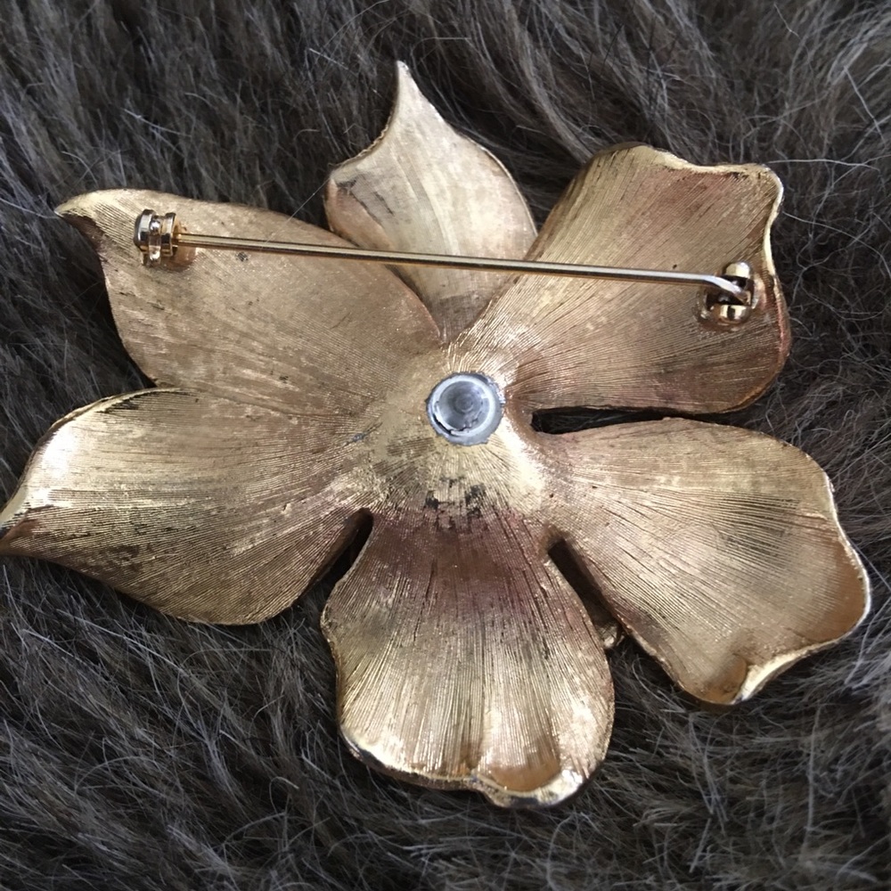 Vintage painted gold tone rhinestone pin brooch - Picture 2 of 6